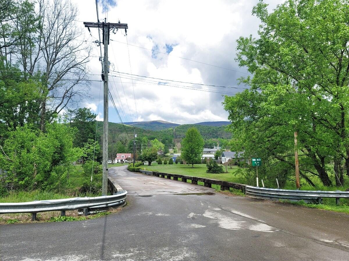 136 Muddy Branch Road, Unit AA1 Elizabethton, TN 37643 - Photo 5 of 12 136 Muddy Branch (5)