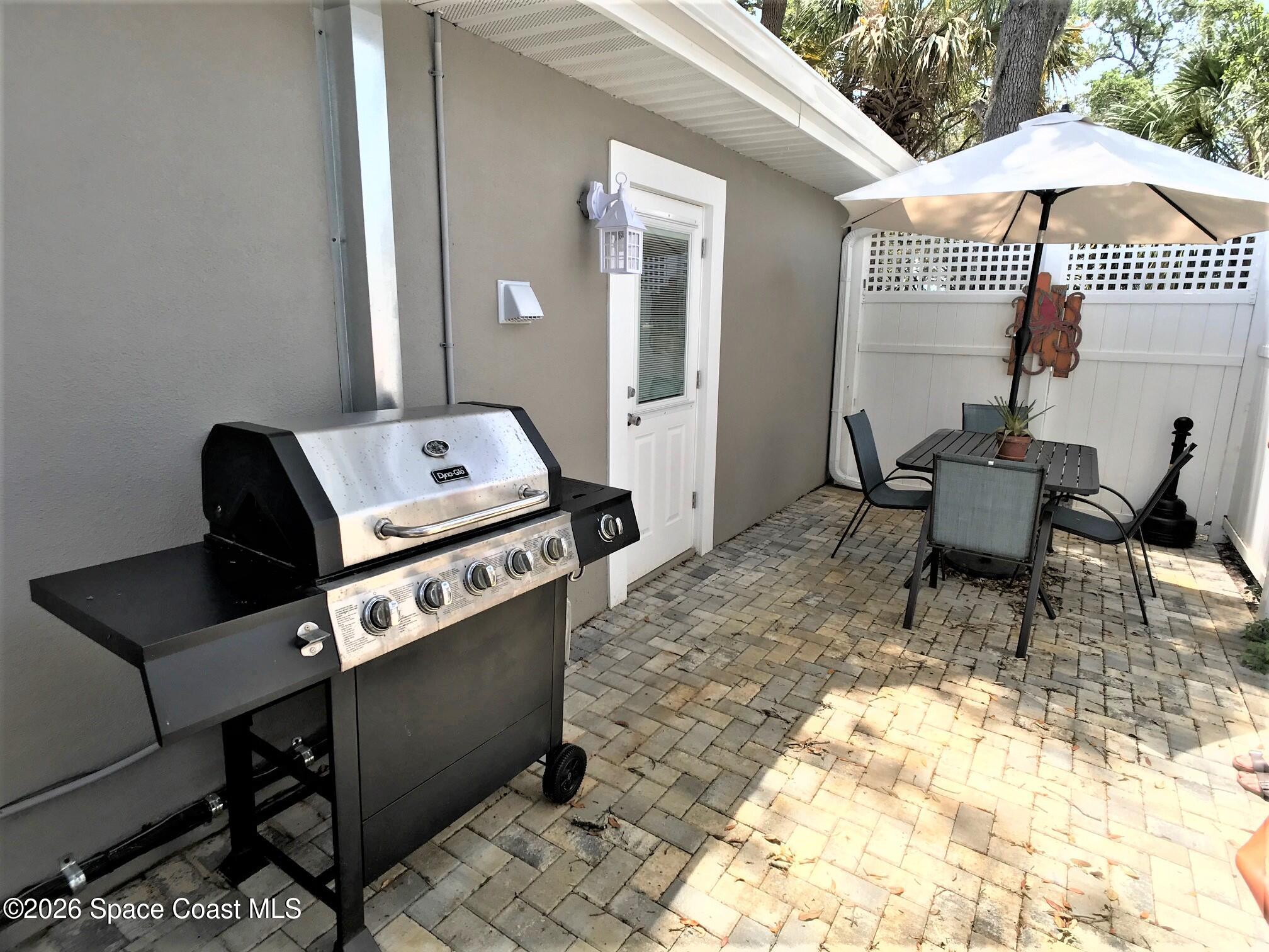 1981 Guava Avenue, Unit 104 Melbourne, FL 32935 - Photo 11 of 20 a room with furniture