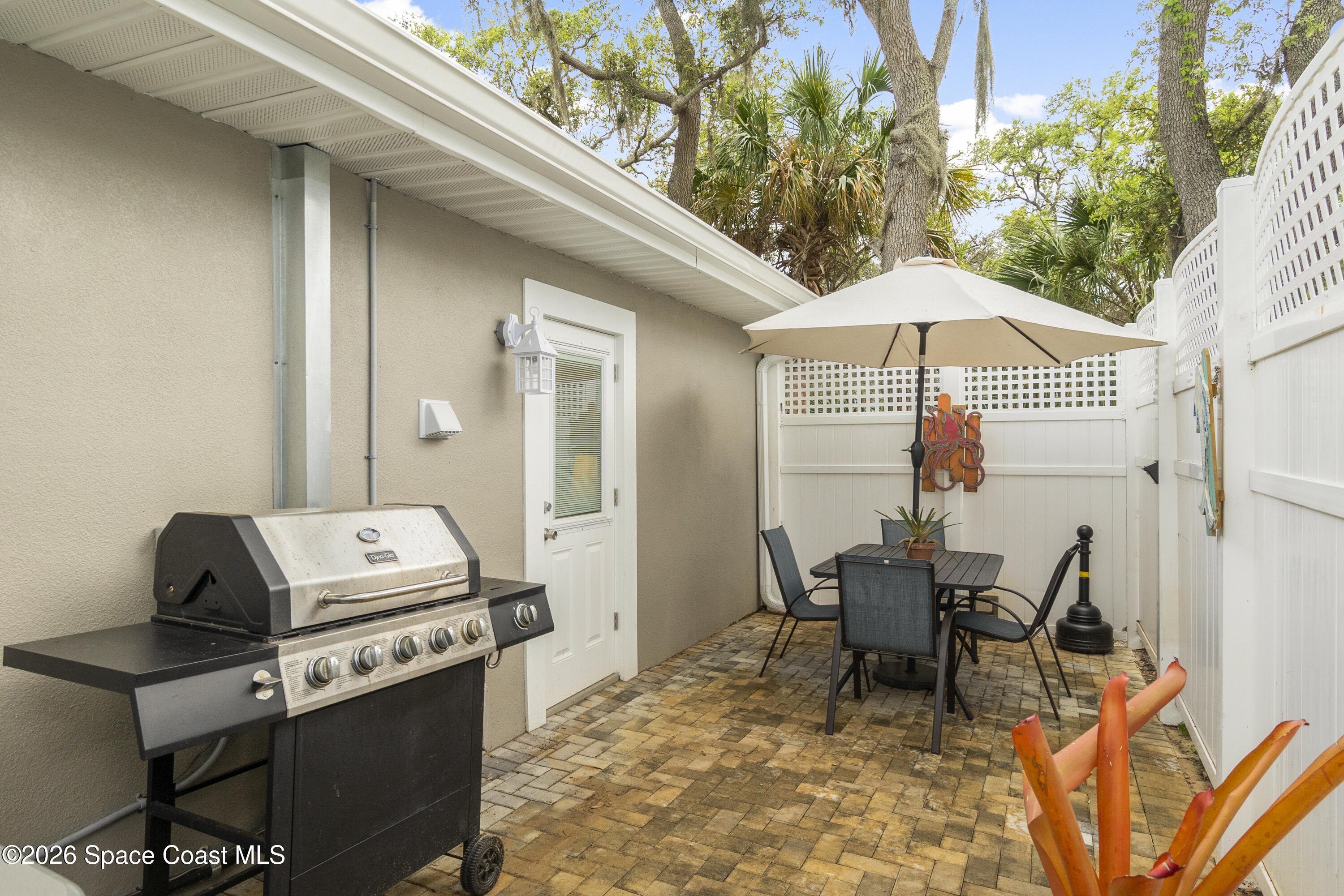 1981 Guava Avenue, Unit 104 Melbourne, FL 32935 - Photo 10 of 20 a table and chairs in a patio
