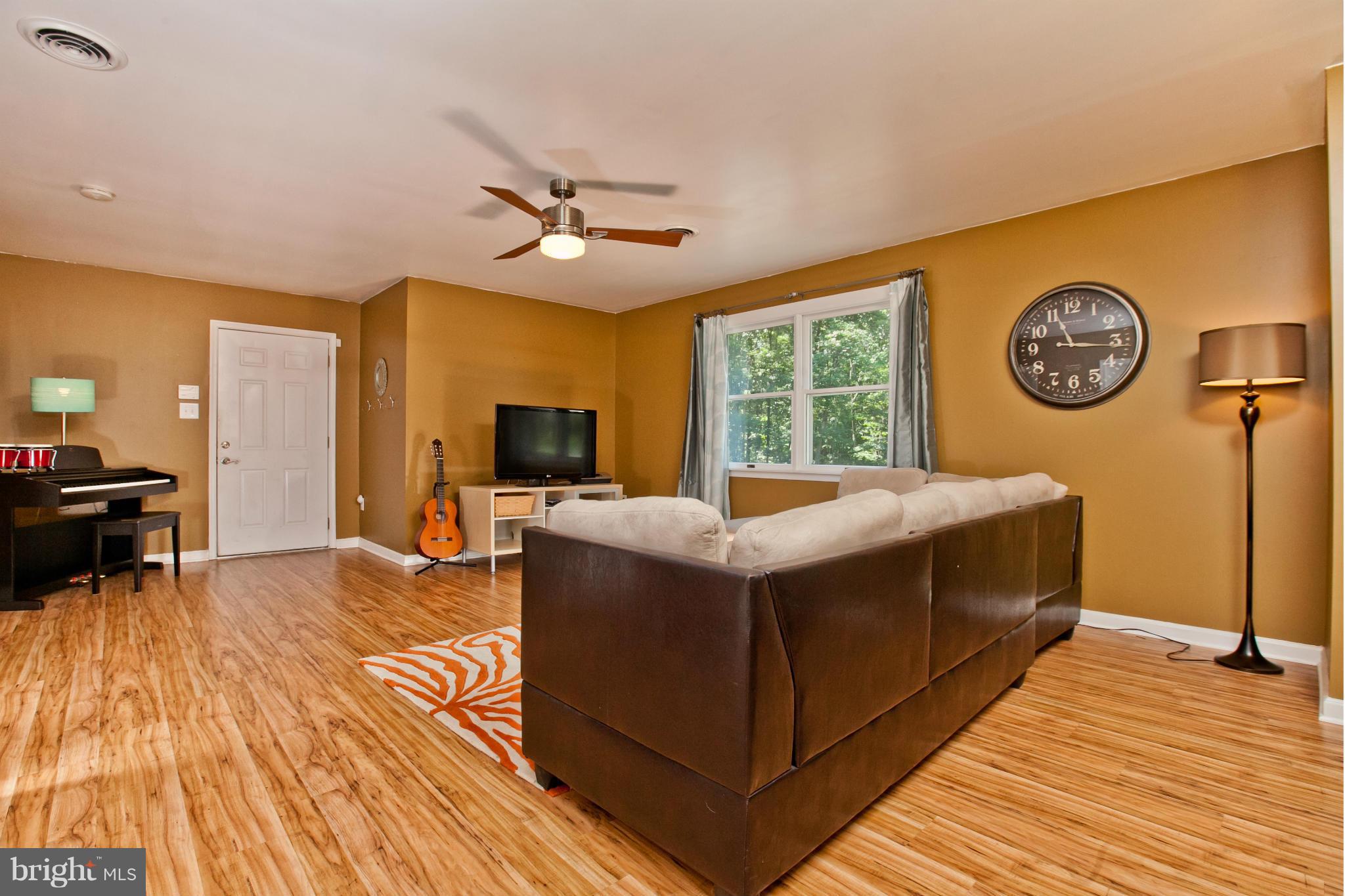 10827 Shanktown Road Big Pool, MD 21711 - Photo 11 of 30 Living Room