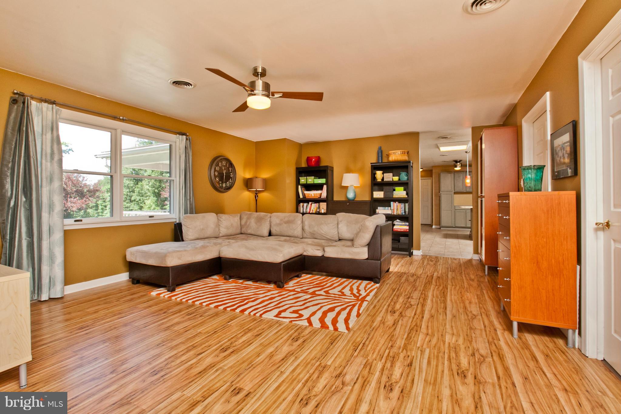 10827 Shanktown Road Big Pool, MD 21711 - Photo 12 of 30 Living Room