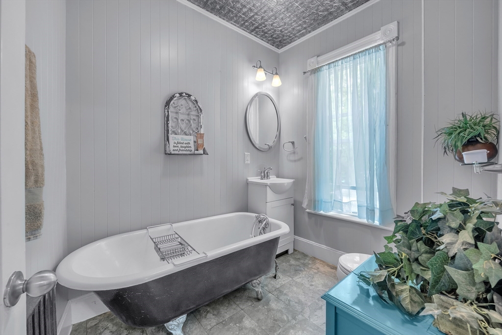 21 Orchard Street Southbridge, MA 01550 - Photo 17 of 41