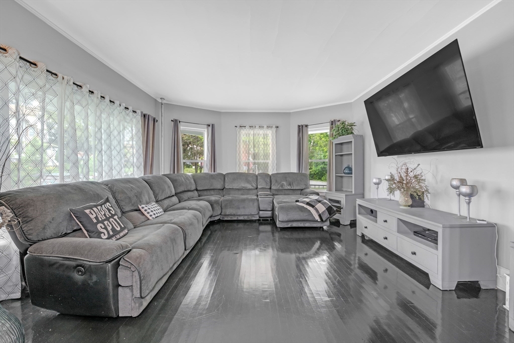 21 Orchard Street Southbridge, MA 01550 - Photo 4 of 41