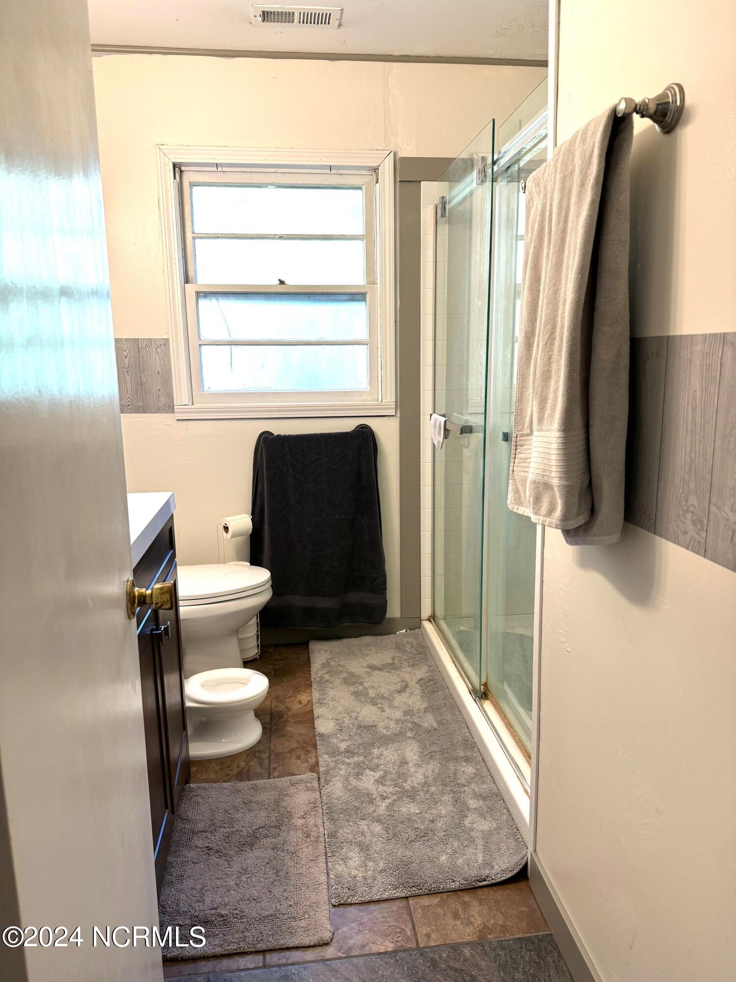 195 Arrington Road Beaufort, NC 28516 - Photo 16 of 19 Bathroom