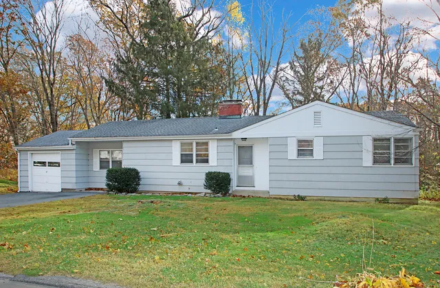 a view of a house with a yard