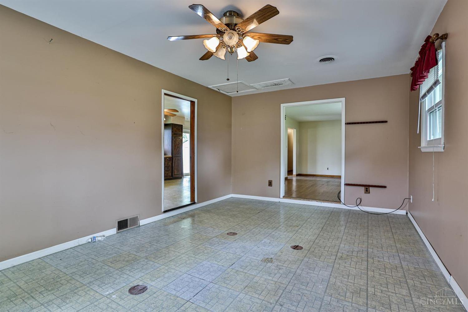 4724 Fisher Road Franklin, OH 45005 - Photo 9 of 39 Gallery Image 9