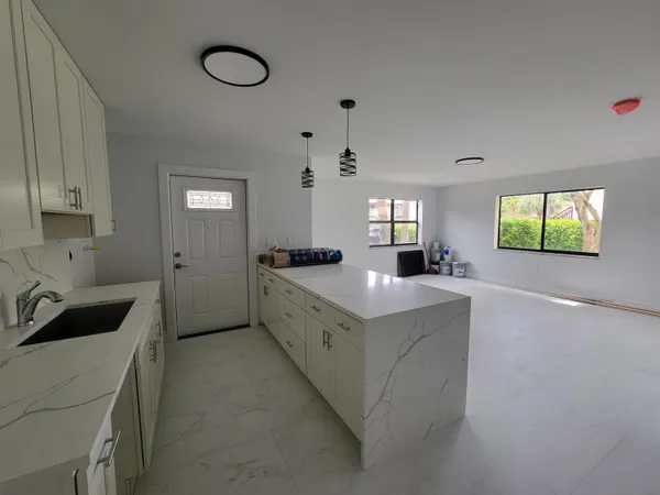 $2,950 | 240 Southwest 7th Street, Unit 9, Boca Raton, FL 33432