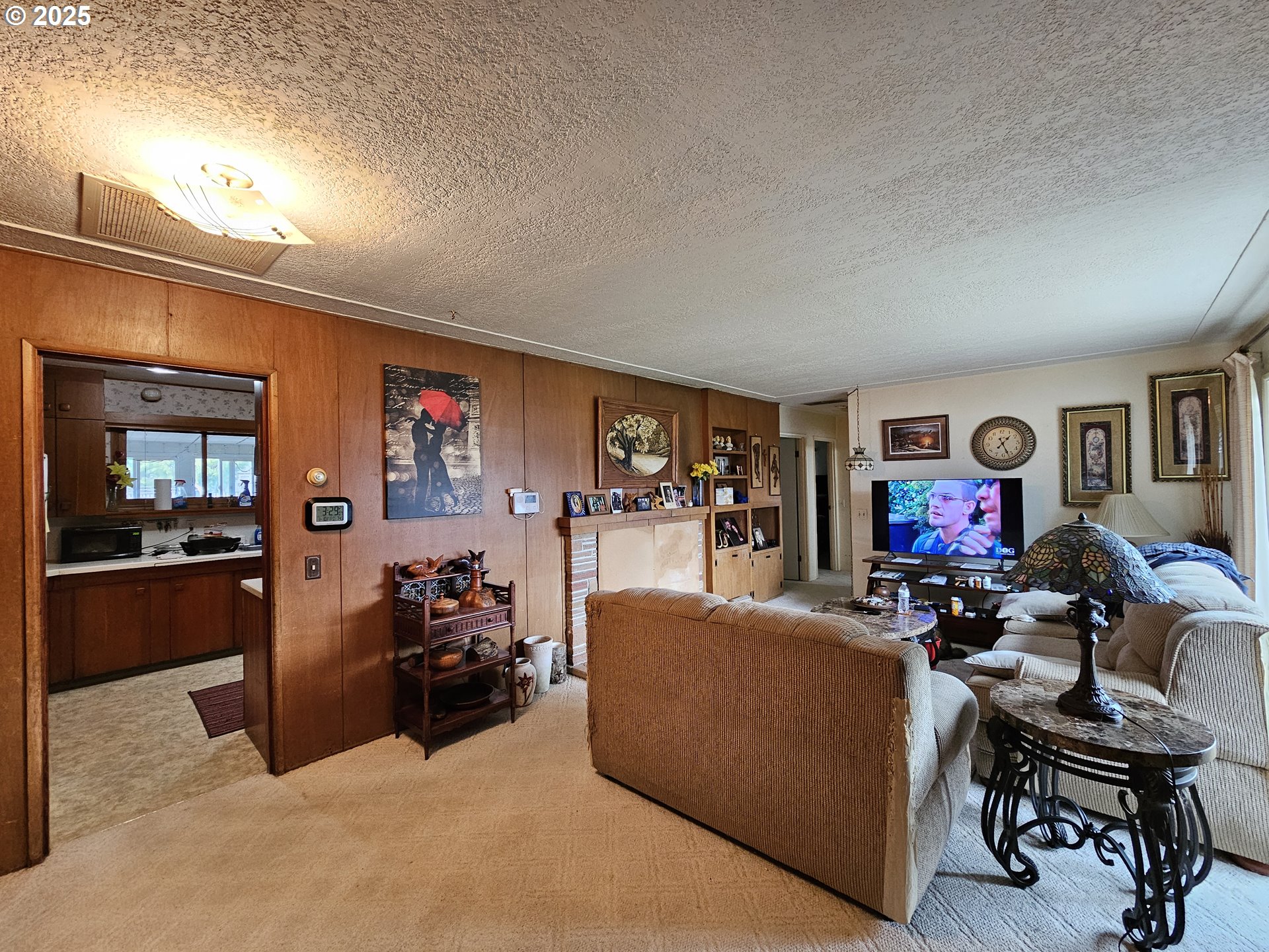 2462 Austin Road Roseburg, OR 97471 - Photo 11 of 36 a living room with furniture and a flat screen tv