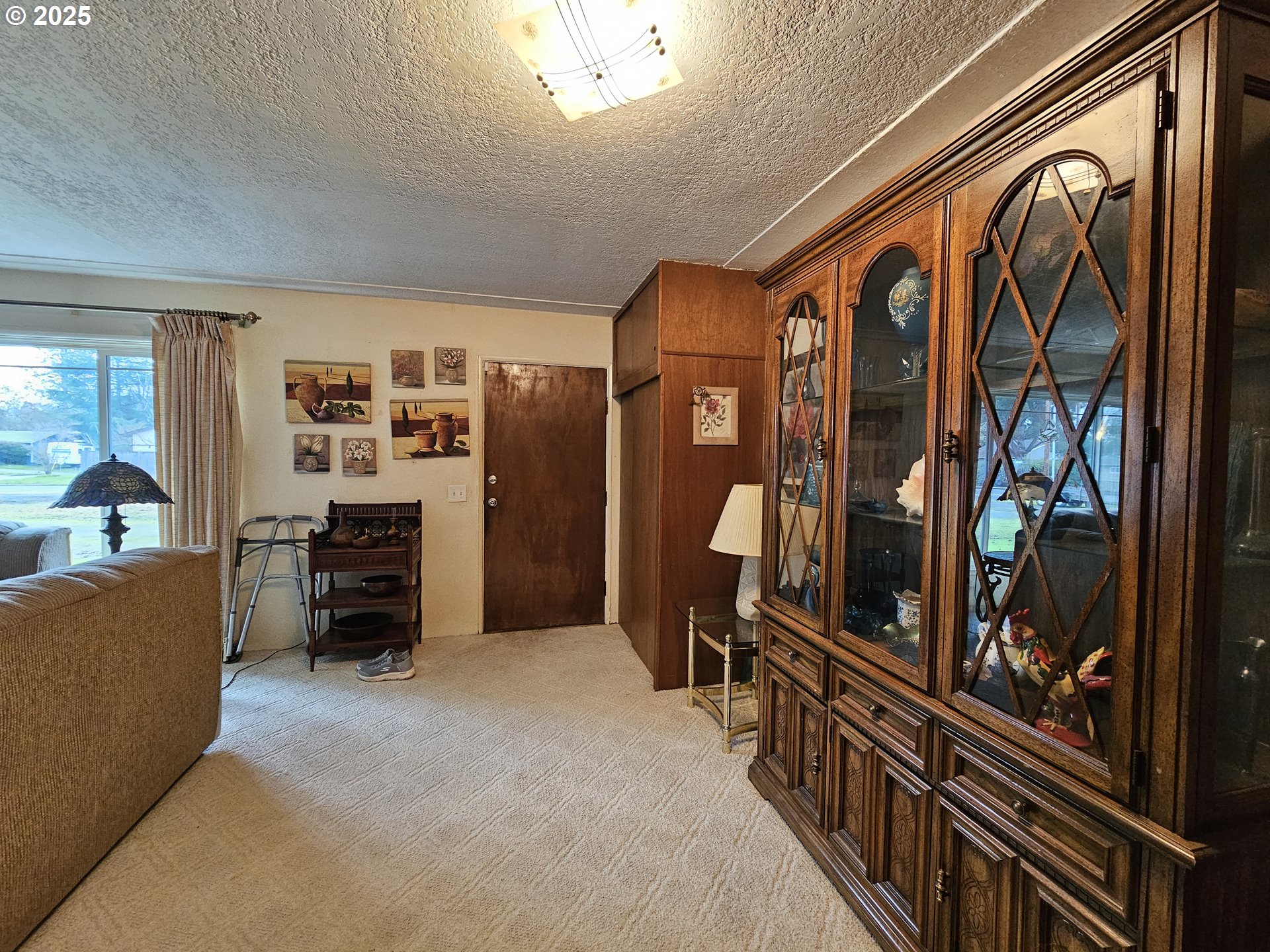 2462 Austin Road Roseburg, OR 97471 - Photo 13 of 36 a view of a livingroom with furniture and furniture