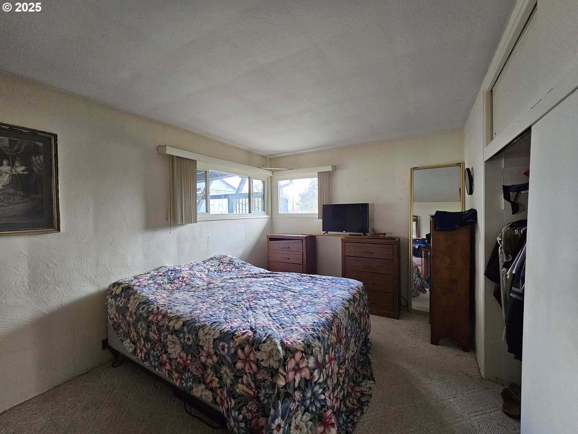 2462 Austin Road Roseburg, OR 97471 - Photo 15 of 36 a bedroom with a large bed and a tv