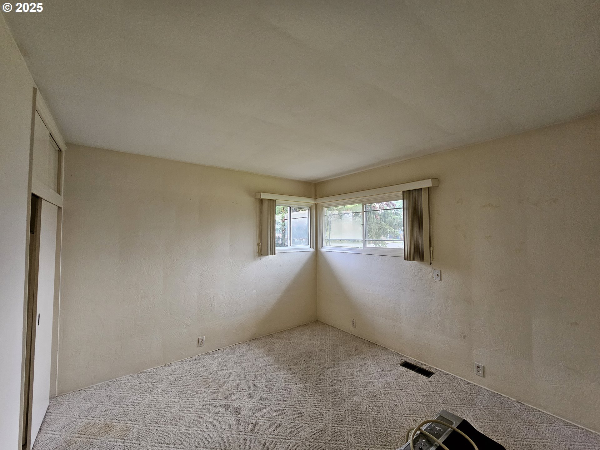 2462 Austin Road Roseburg, OR 97471 - Photo 17 of 36 an empty room with a window