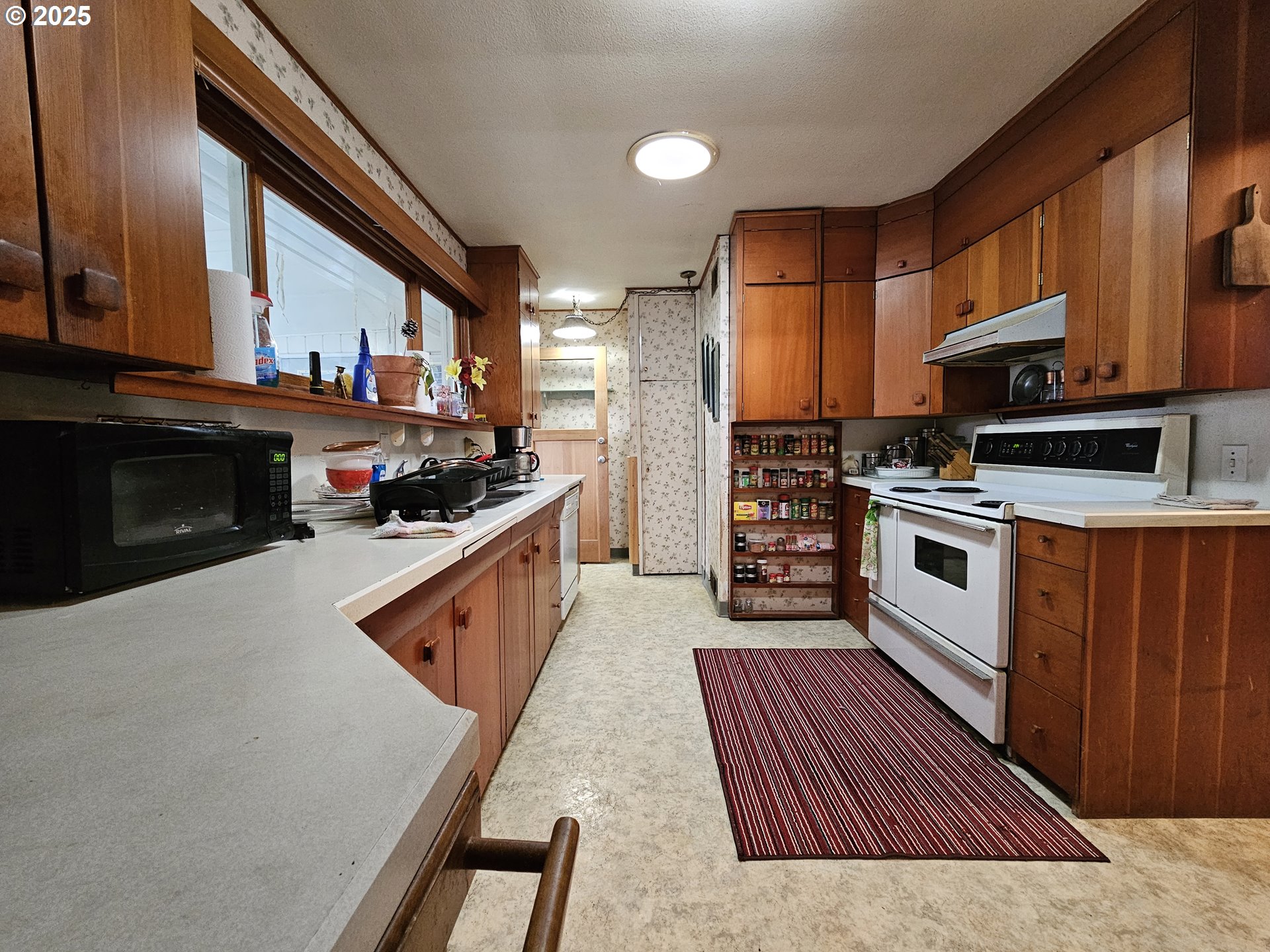 2462 Austin Road Roseburg, OR 97471 - Photo 23 of 36 a kitchen with stainless steel appliances granite countertop a stove a sink and a refrigerator