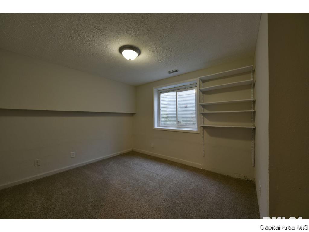 2919 South Meadowbrook Road, Unit 11 Springfield, IL 62711 - Photo 16 of 22
