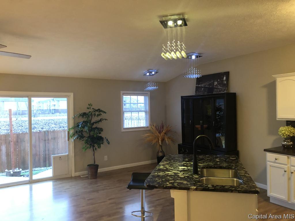 2919 South Meadowbrook Road, Unit 11 Springfield, IL 62711 - Photo 3 of 22