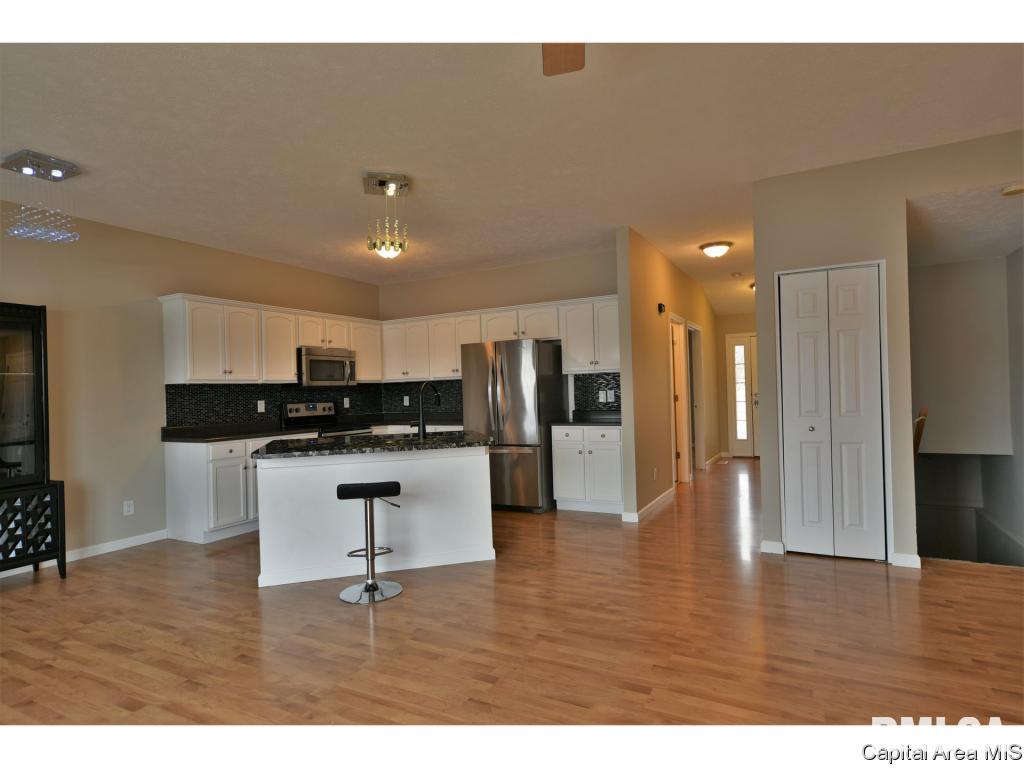 2919 South Meadowbrook Road, Unit 11 Springfield, IL 62711 - Photo 7 of 22