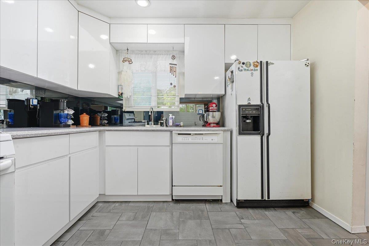167 Lyon Street Valley Stream, NY 11580 - Photo 15 of 35