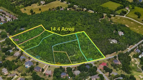 a view of a tennis court