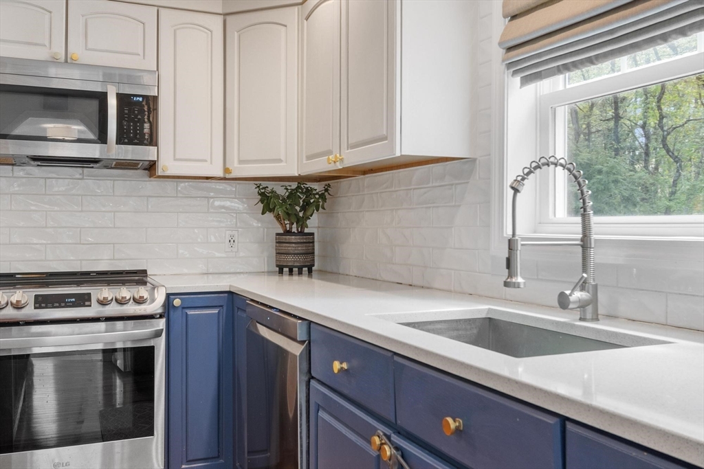 123 Plain Road Westford, MA 01886 - Photo 6 of 32 Gallery Image 6