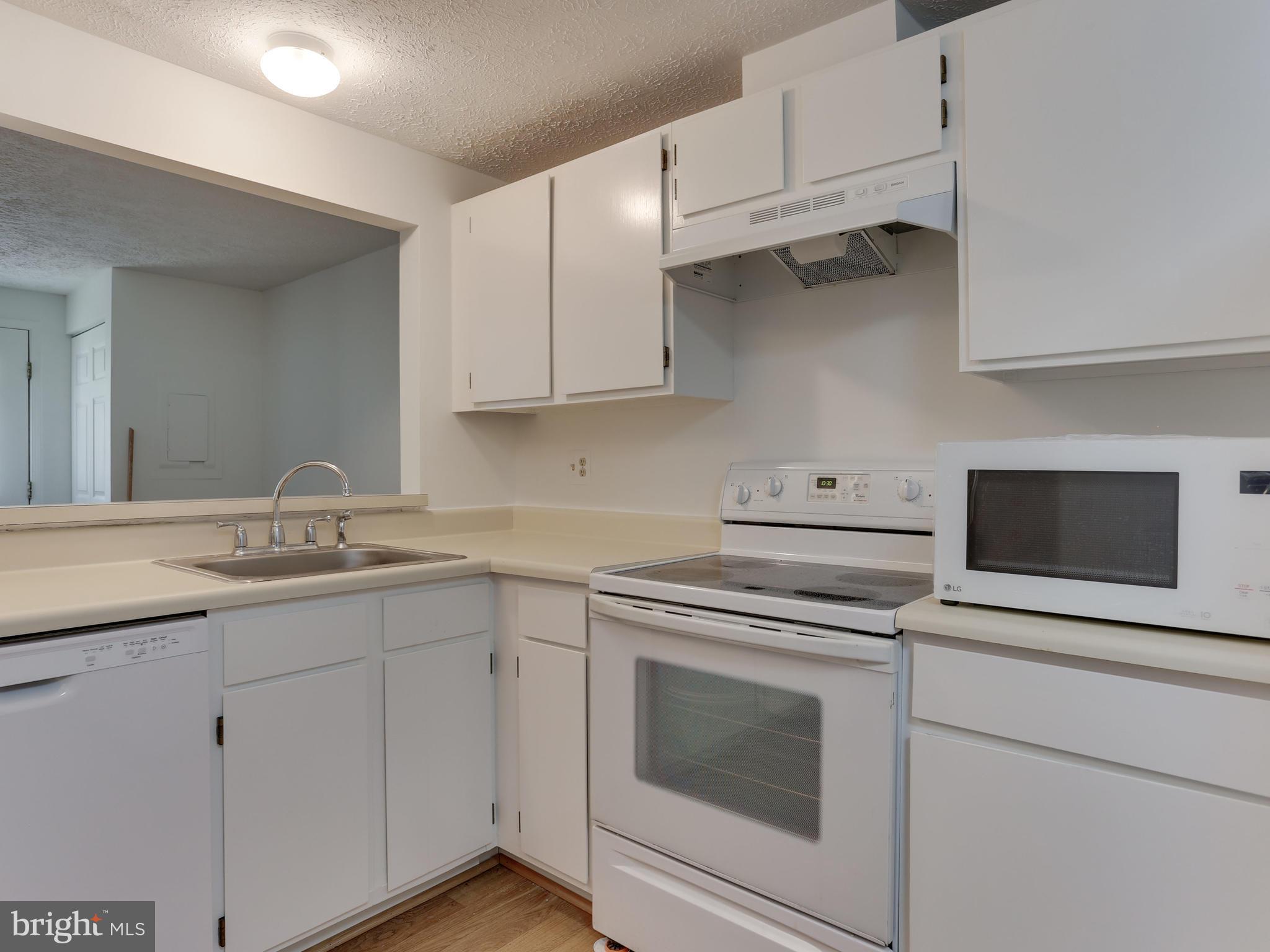 11234 Legato Way Silver Spring, MD 20901 - Photo 8 of 29 Kitchen