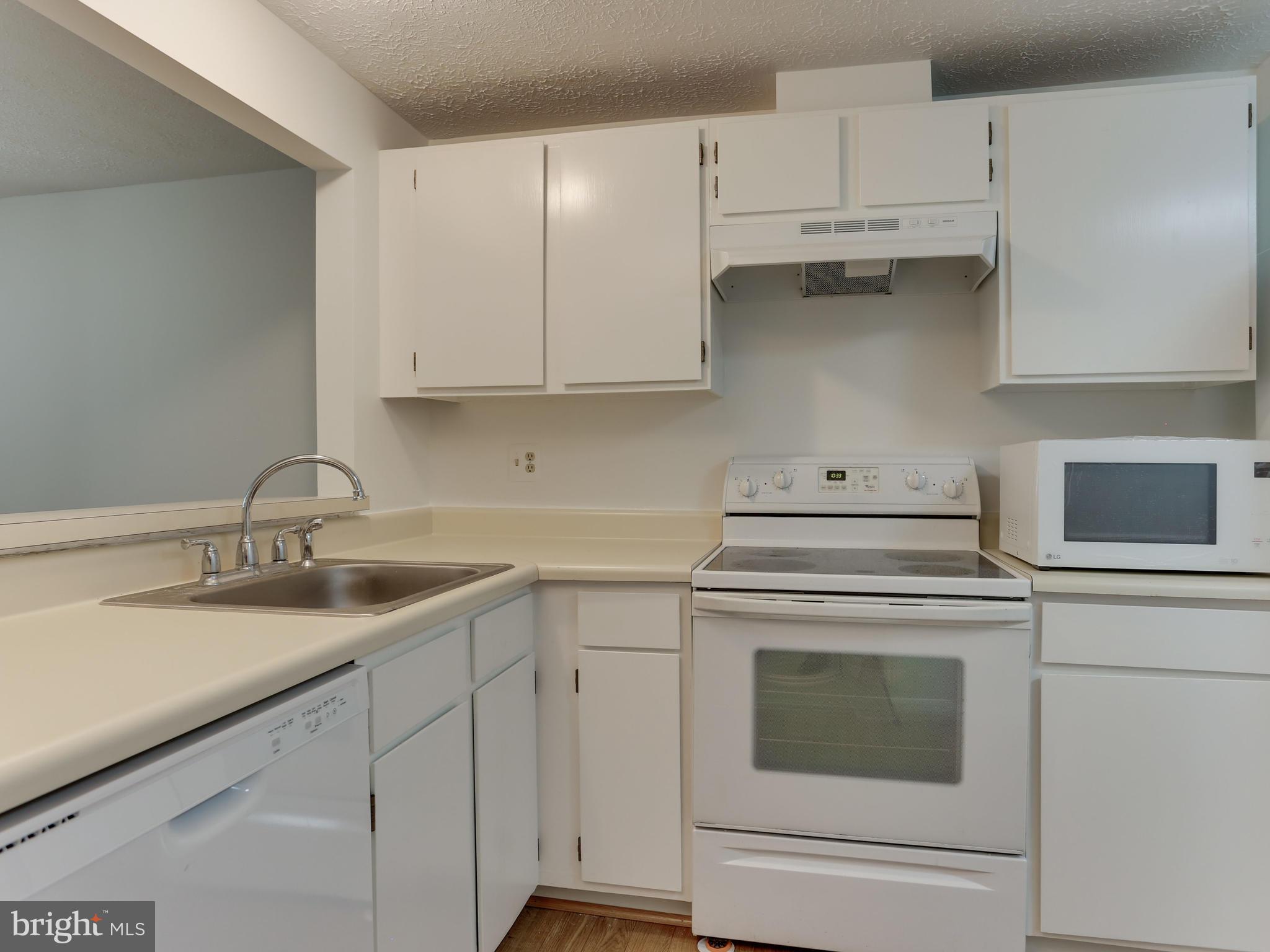 11234 Legato Way Silver Spring, MD 20901 - Photo 9 of 29 Kitchen