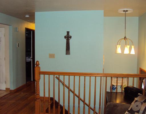 134 Rangley Drive Pittsburgh, PA 15209 - Photo 14 of 15 Living Room.