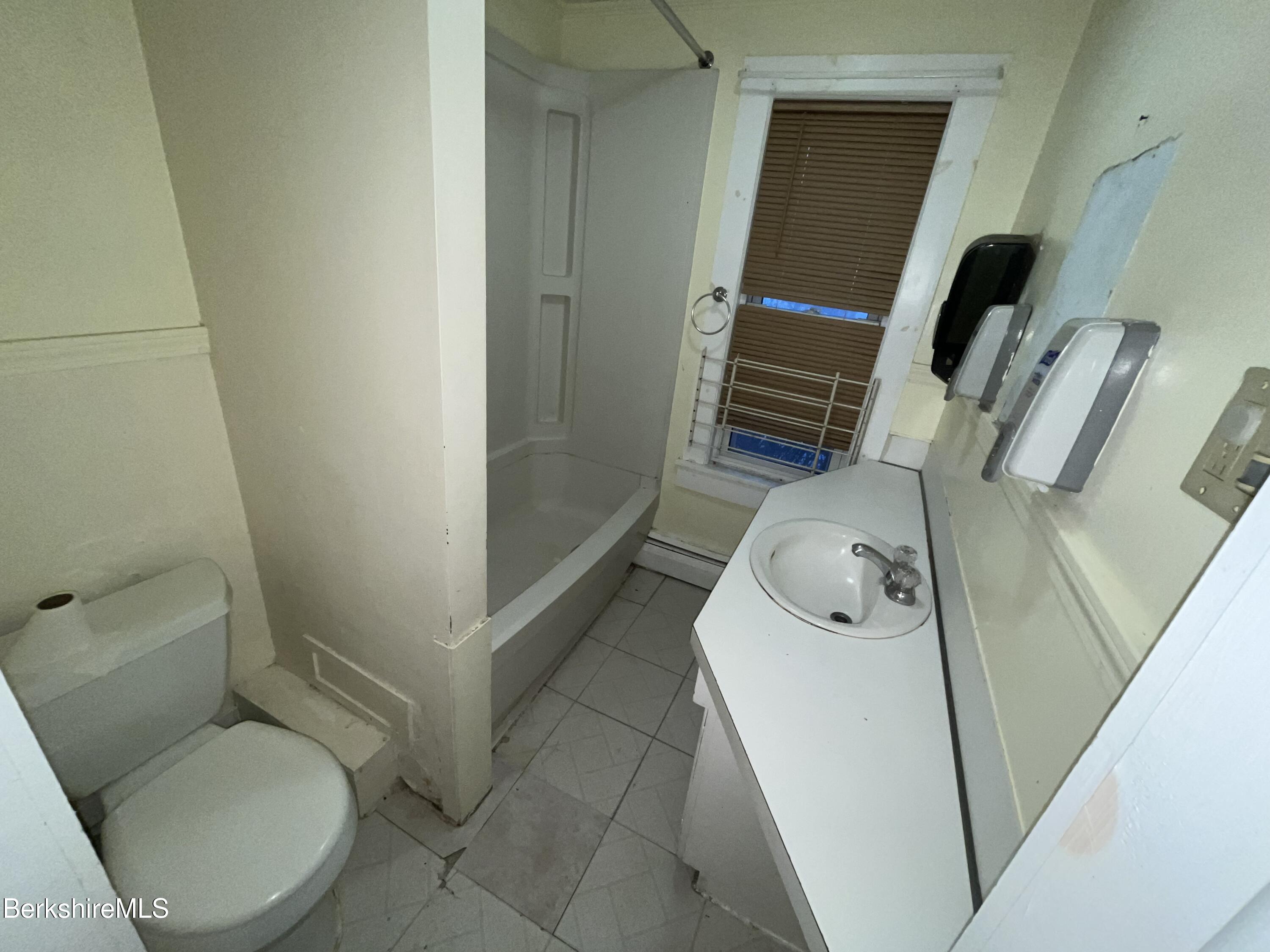 292 West Street Pittsfield, MA 01201 - Photo 29 of 40 IMG_8476