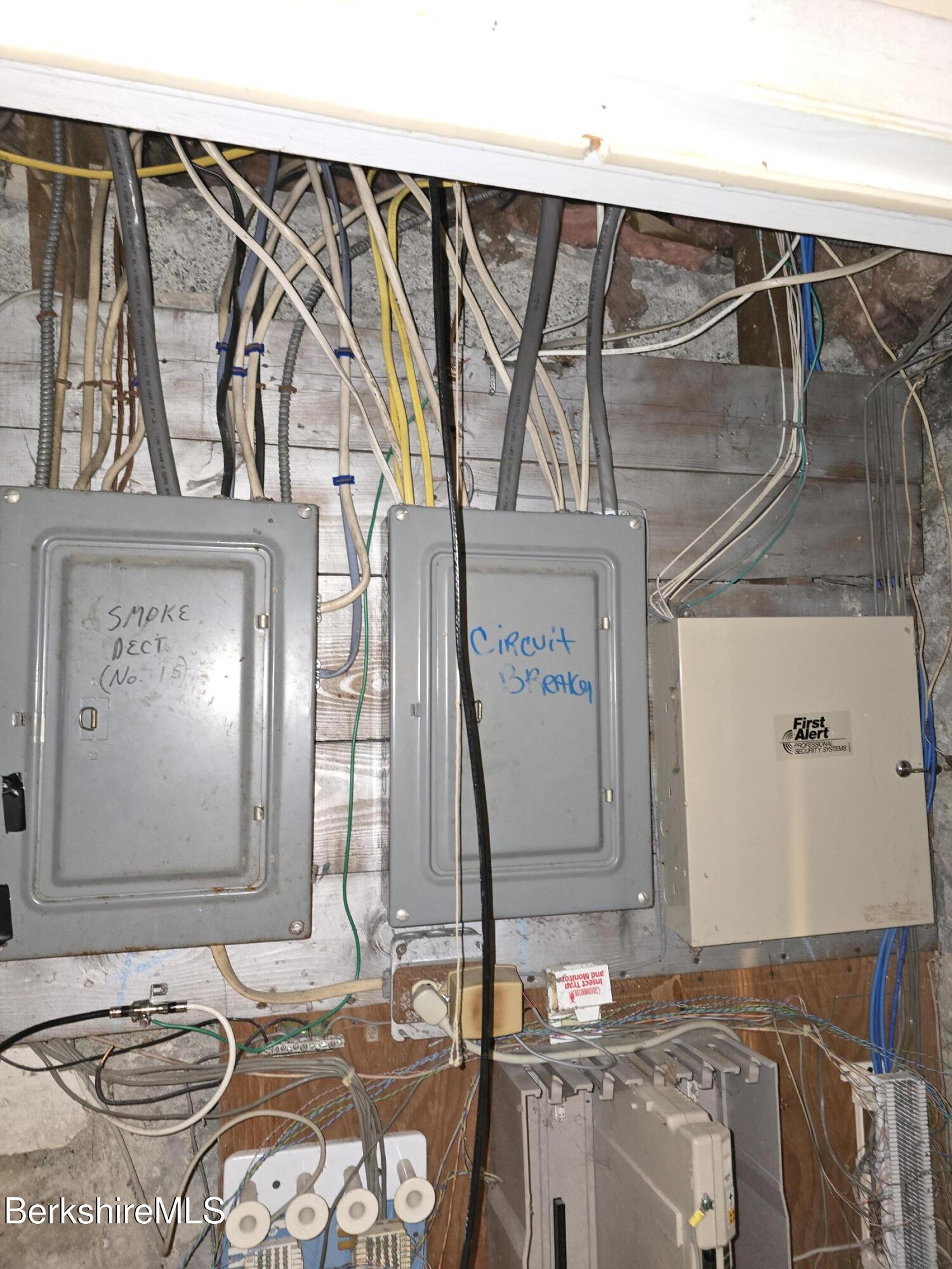 292 West Street Pittsfield, MA 01201 - Photo 40 of 40 20251203_141848