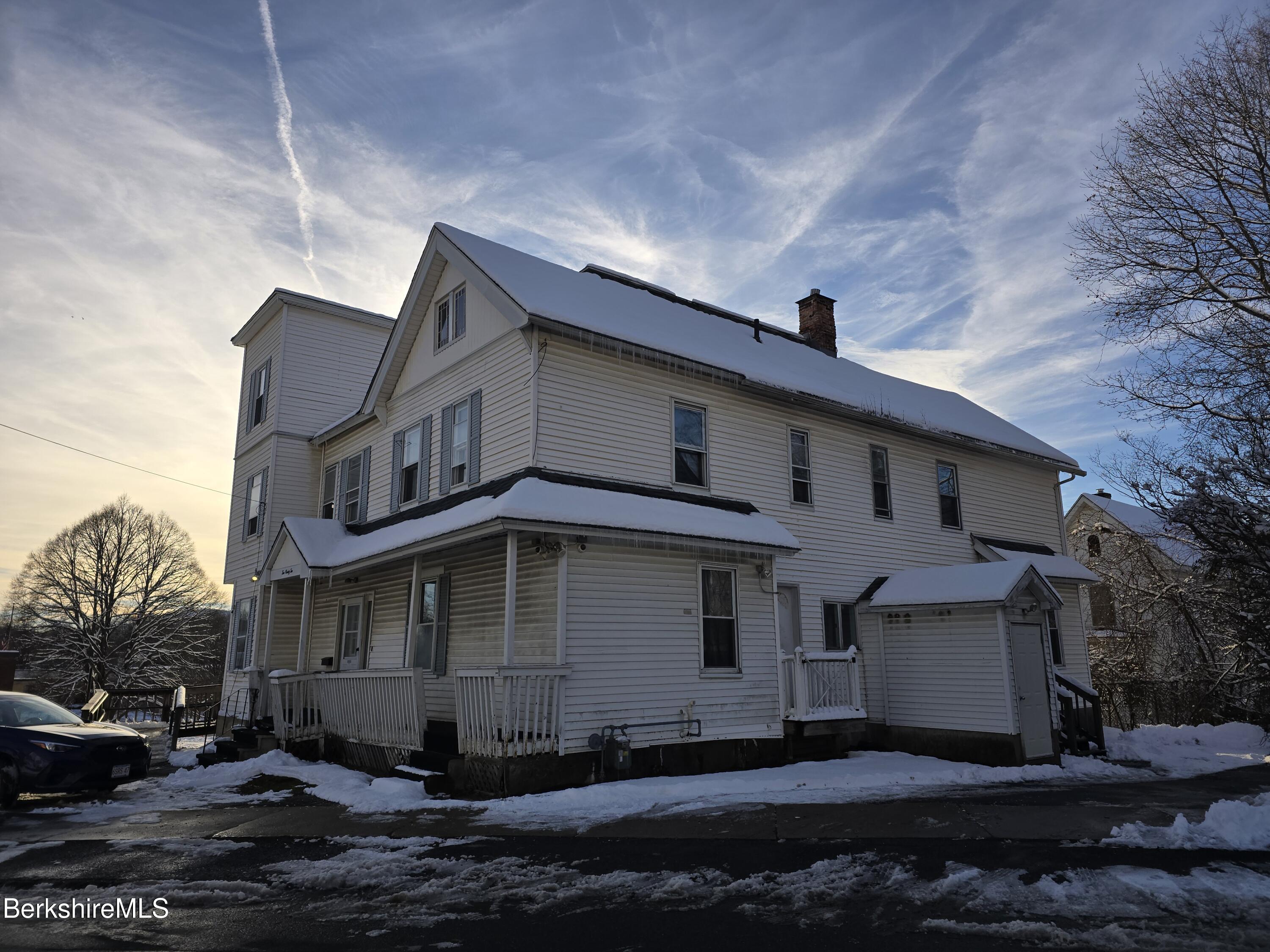 292 West Street Pittsfield, MA 01201 - Photo 4 of 40 20251203_145011