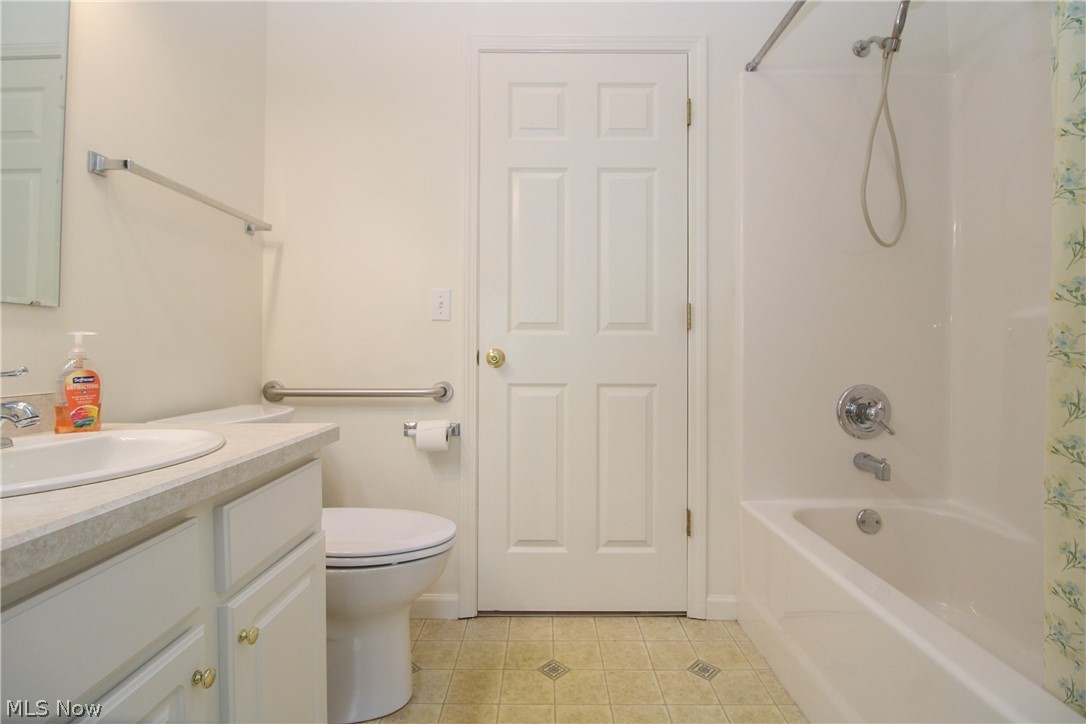 5645 Clingan Road, Unit 7B Struthers, OH 44471 - Photo 23 of 37 Bed 3 Bath/ Guest Bath