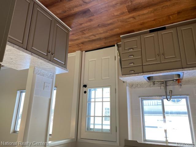 903 Roselawn Drive Rochester, MI 48307 - Photo 8 of 12