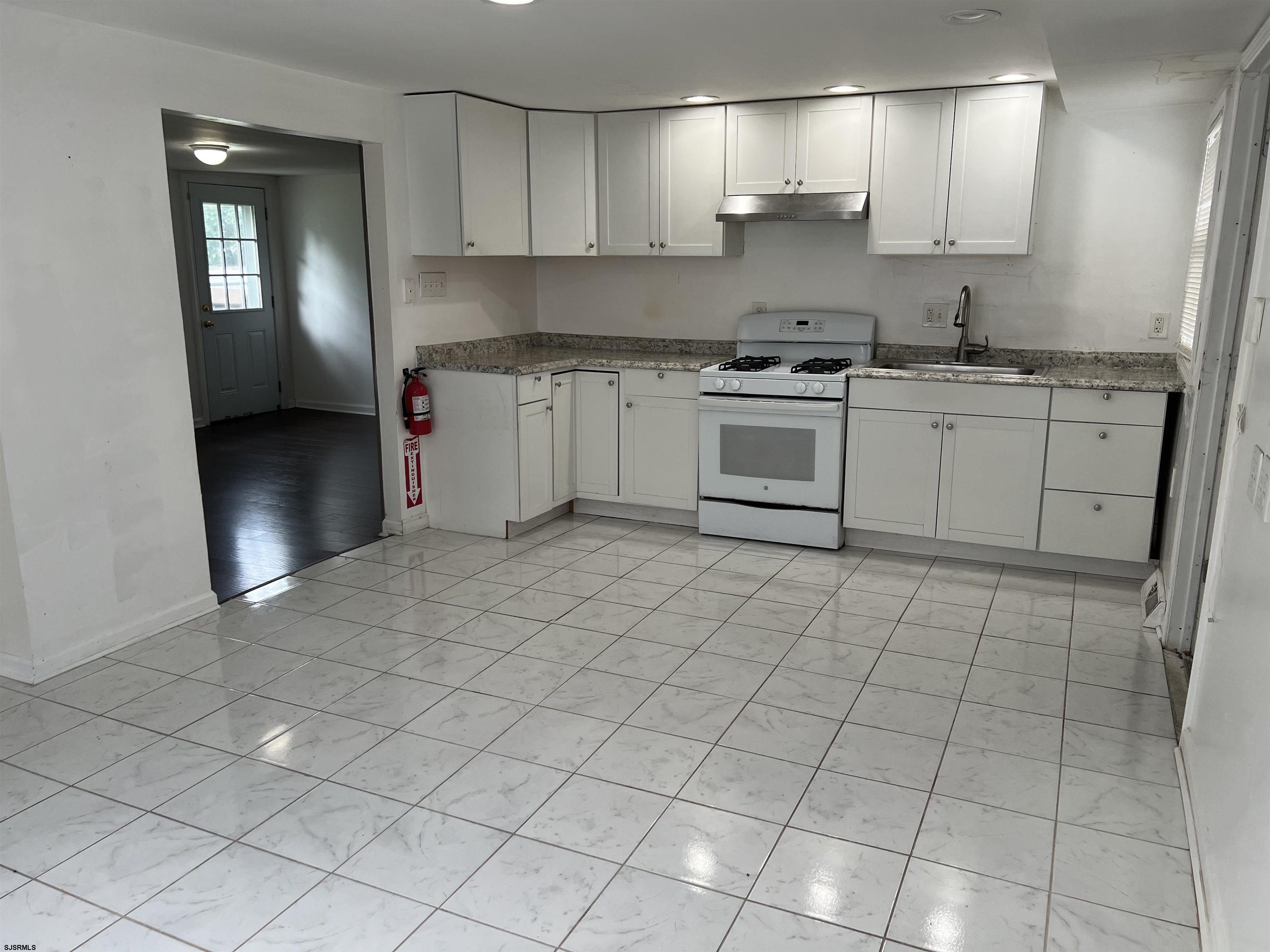 2 Robin Road Egg Harbor Township, NJ 08234 - Photo 3 of 20 Gallery Image 3