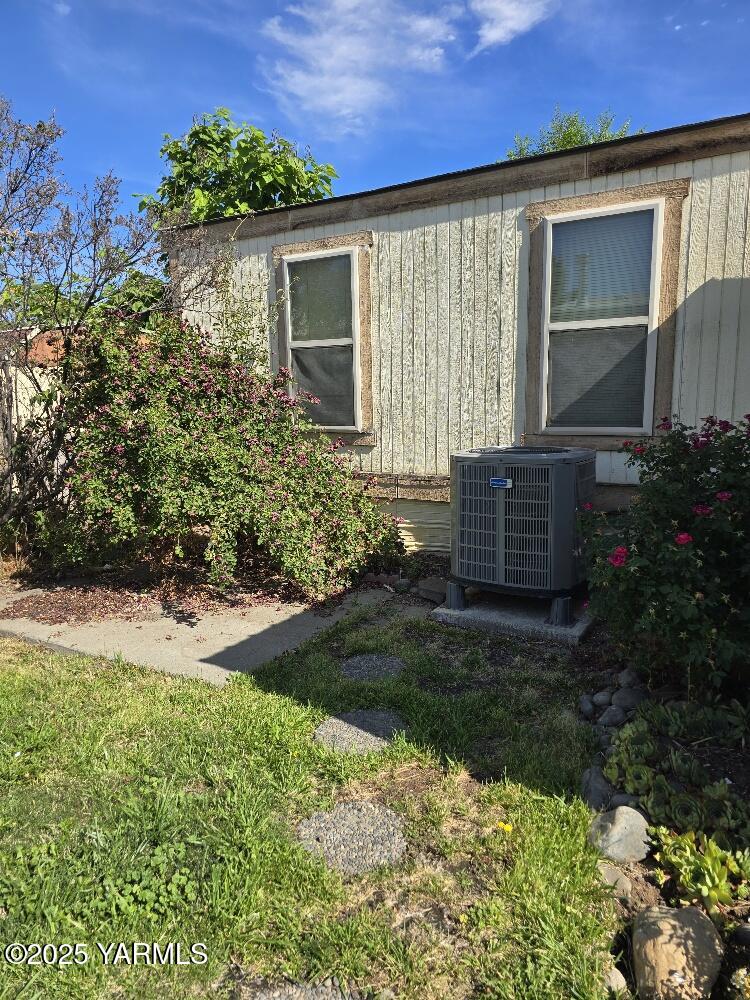 101 Ahtanum Road, Unit 2 Yakima, WA 98903 - Photo 4 of 15 a view of backyard with potted plants and a table