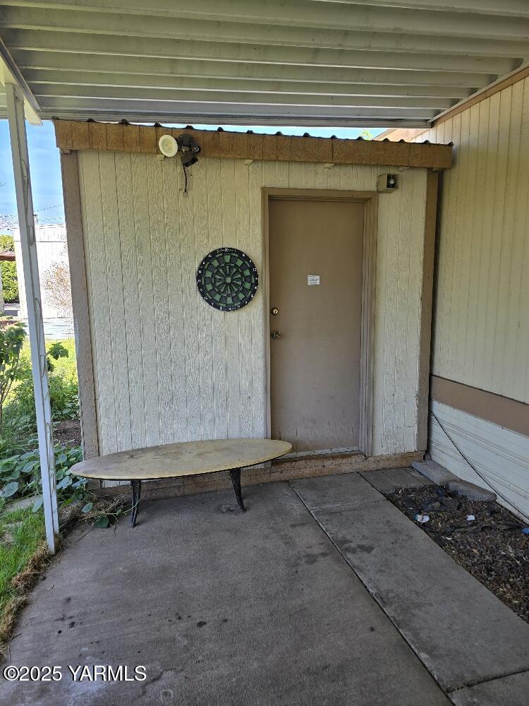101 Ahtanum Road, Unit 2 Yakima, WA 98903 - Photo 5 of 15 a view of a small space