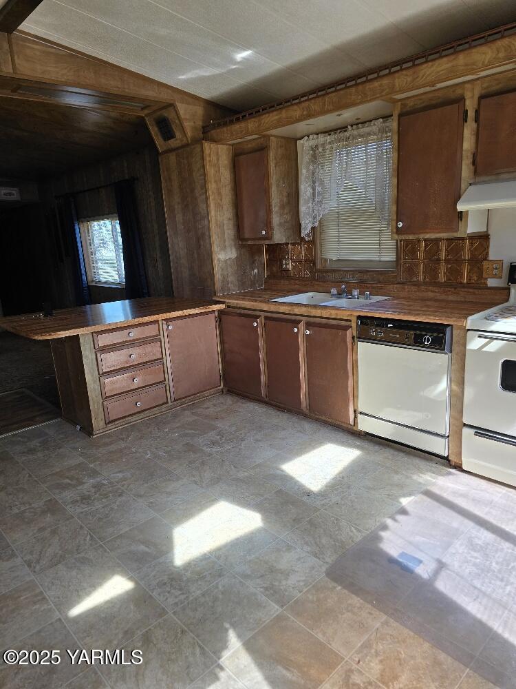101 Ahtanum Road, Unit 2 Yakima, WA 98903 - Photo 7 of 15 a kitchen with stainless steel appliances granite countertop a sink stove and cabinets