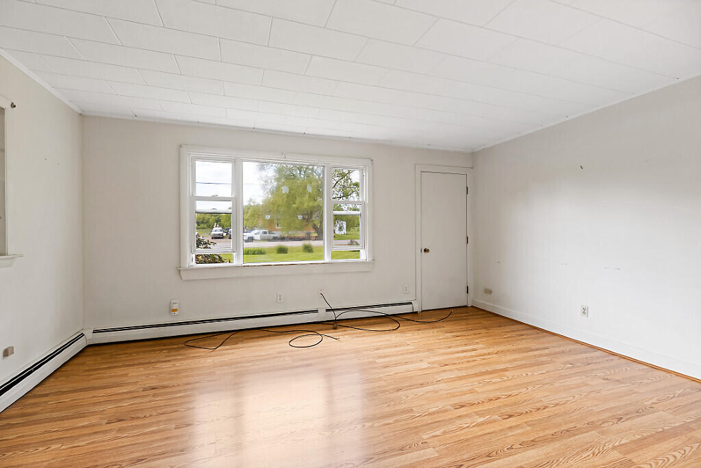 2525 West River Road Sidney, ME 04330 - Photo 7 of 41 Spacious living room with picture window