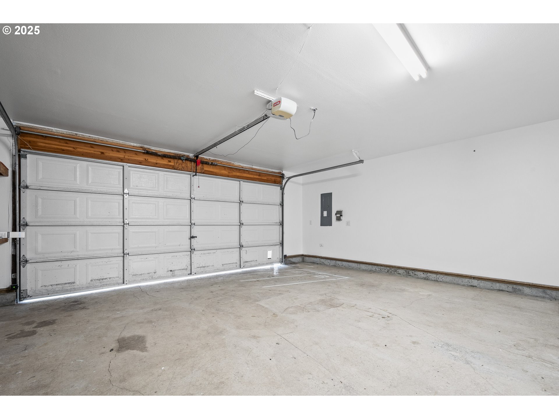 31030 Southwest Unger Road Cornelius, OR 97113 - Photo 25 of 25 a view of a garage