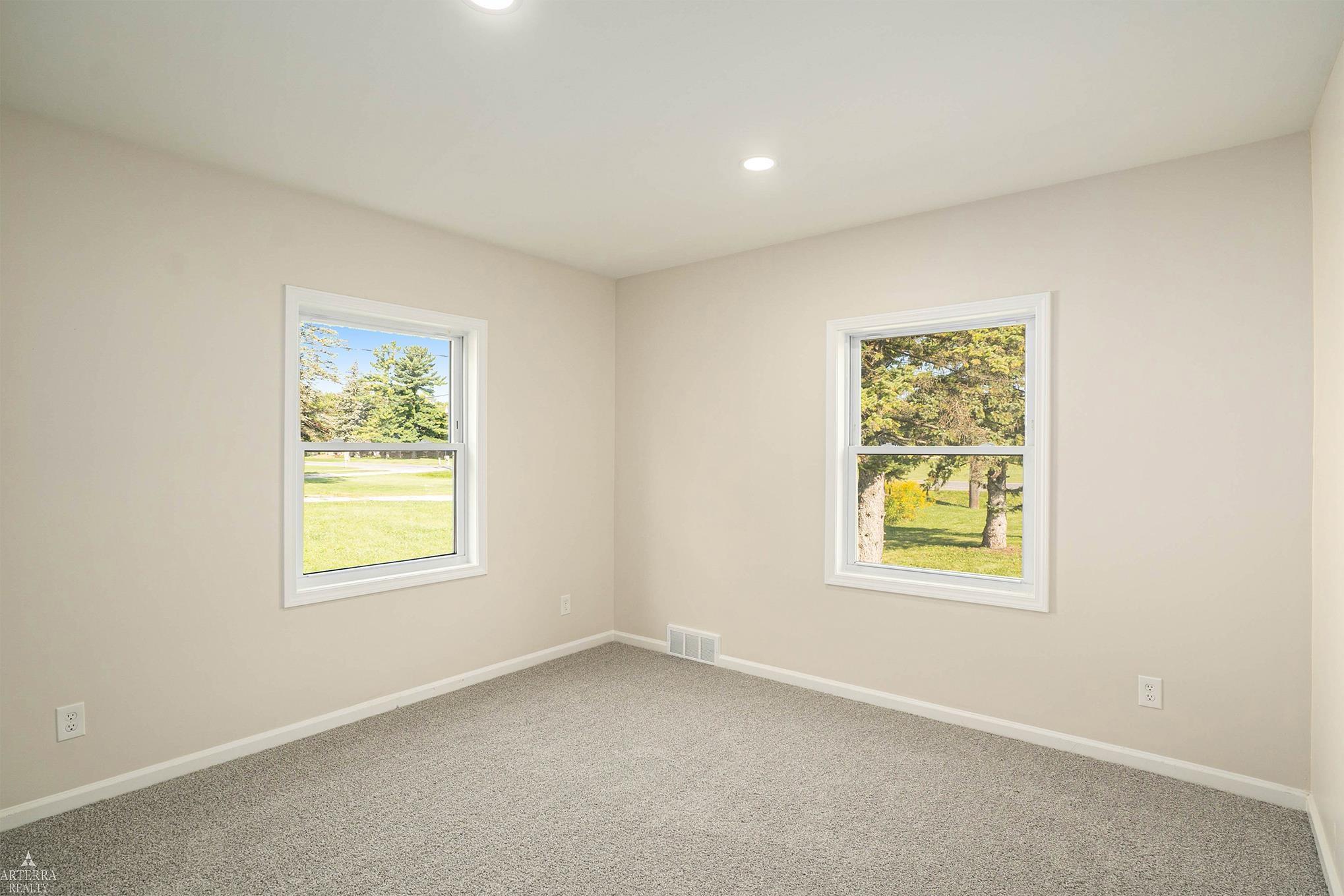 5122 Lapeer Road Burton, MI 48509 - Photo 10 of 25 50154288-38e7a73a-b068-42d7-af88-3b99bef5db83.JPG