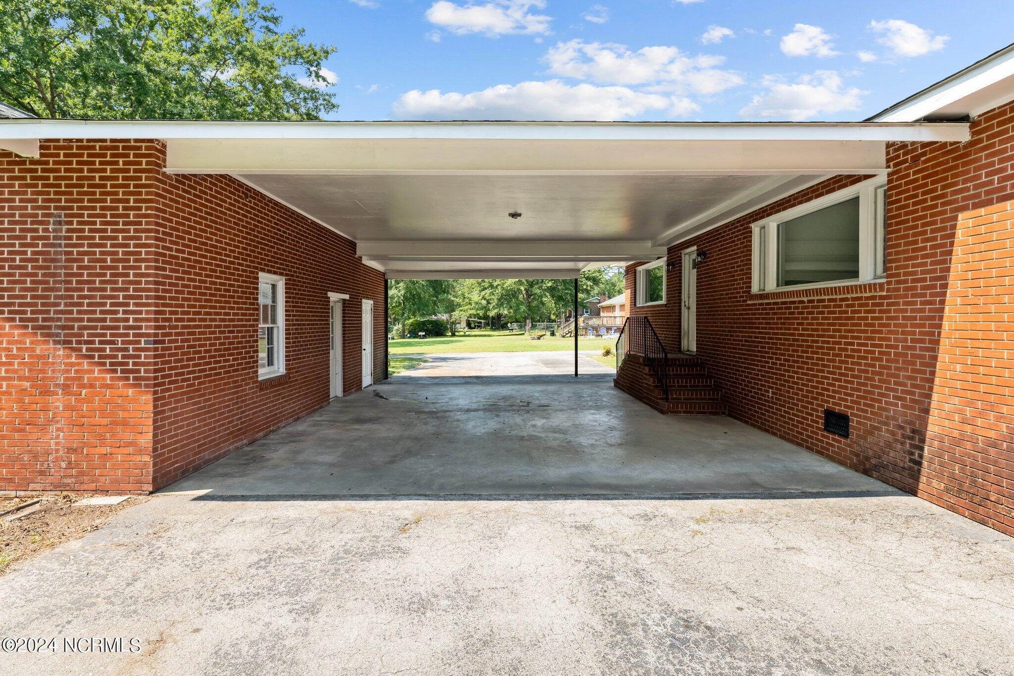135 Antioch Road New Bern, NC 28560 - Photo 5 of 47 carport