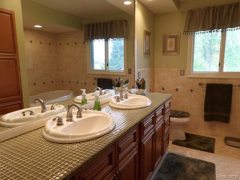 13710 Reeck Road Southgate, MI 48195 - Photo 47 of 63 100_3055.jpg