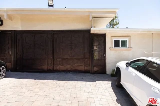 $3,850 | 15555 High Knoll Road, Encino, CA 91436