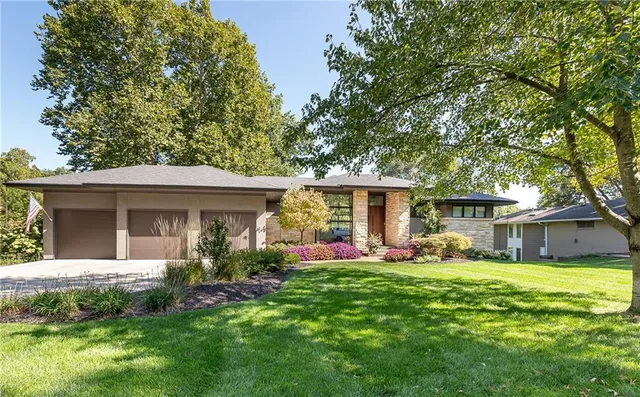 $1,750,000 | 9645 Manor Road, Leawood, KS 66206