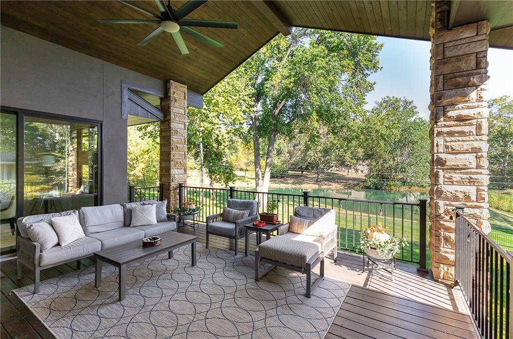 9645 Manor Road Leawood, KS 66206 - Photo 9 of 19