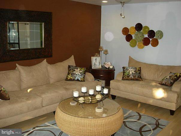 4011 Rustico Road Baltimore, MD 21220 - Photo 3 of 30 Living Room