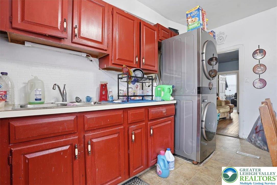 921 Broadway Fountain Hill, PA 18015 - Photo 29 of 93