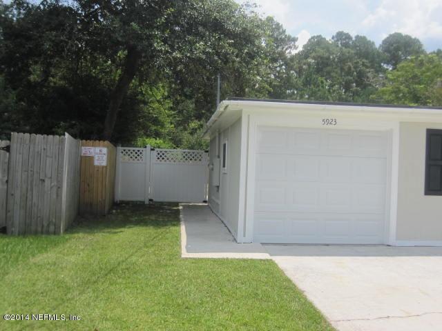 5923 Tampico Road Jacksonville, FL 32244 - Photo 2 of 25 004