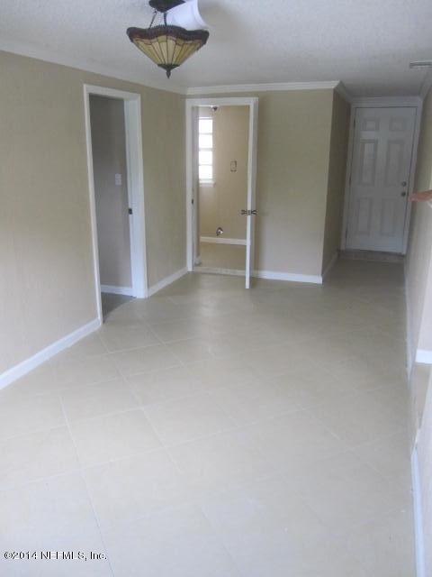 5923 Tampico Road Jacksonville, FL 32244 - Photo 6 of 25 008