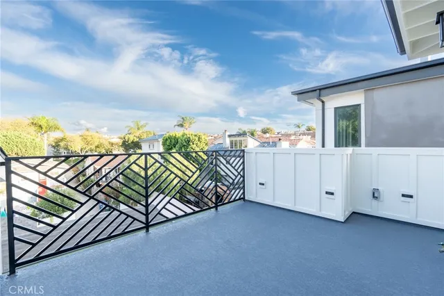 $2,479,000 | 110 South Irena Avenue, Unit B, Redondo Beach, CA 90277