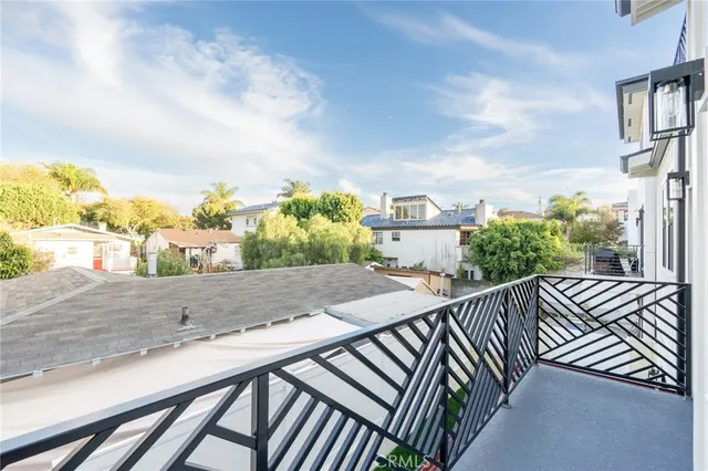 $2,479,000 | 110 South Irena Avenue, Unit B, Redondo Beach, CA 90277