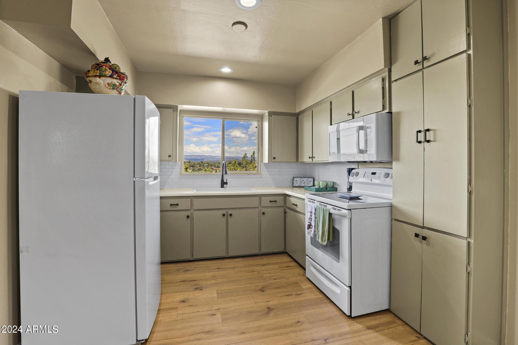 219 East Pine Street Payson, AZ 85541 - Photo 16 of 35 Kitchen