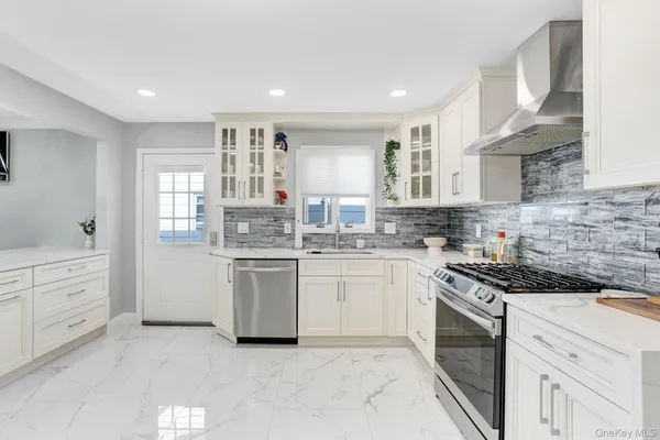 $1,299,000 | 9 Pine Lane, Valley Stream, NY 11581